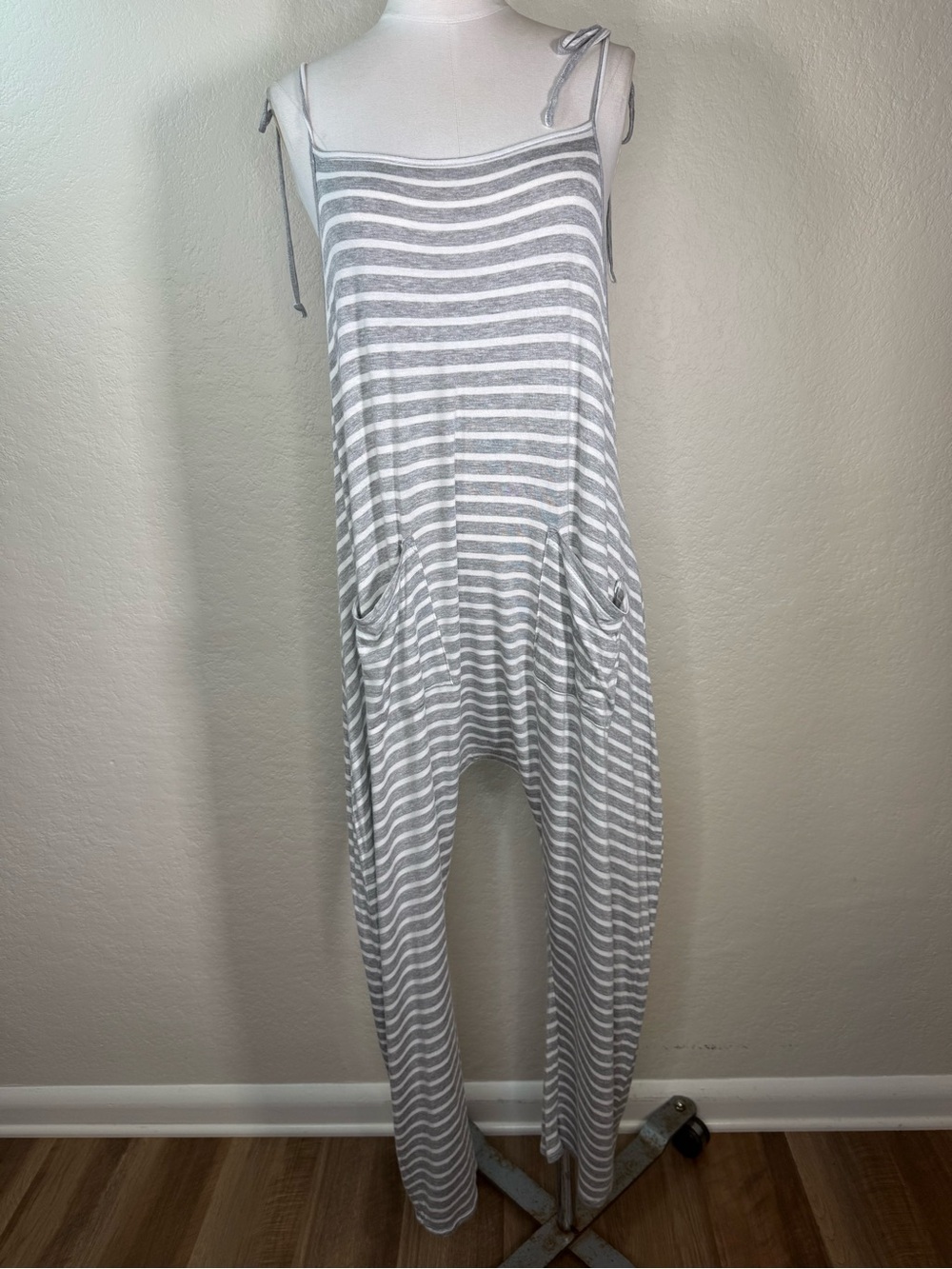 Charlotte Avery Knit Striped Romper Jumpsuit Size Large EUC